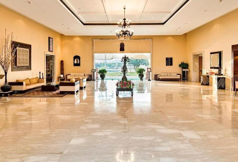 هتل The Lalit Traveller Khajuraho