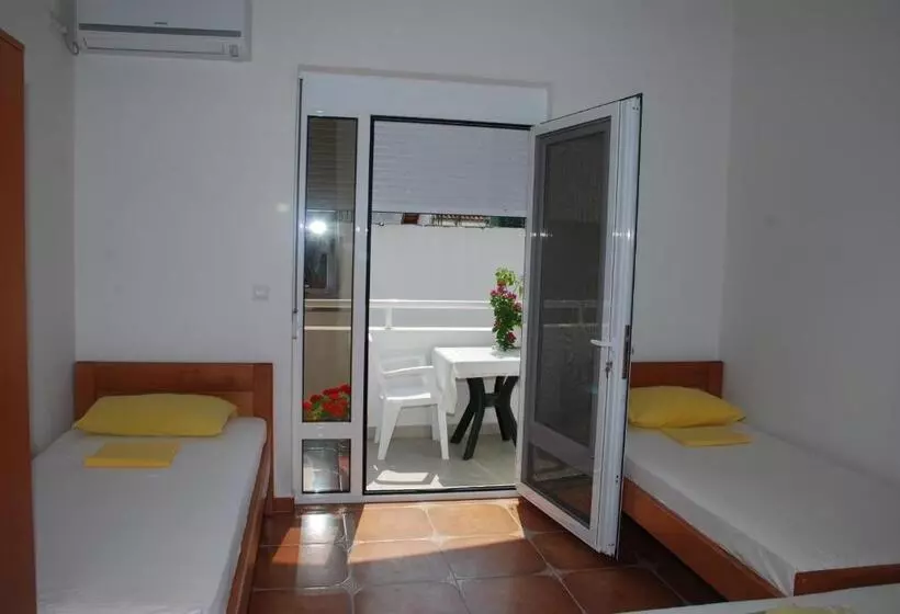 پانسیون Guest House Nura