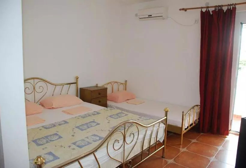 پانسیون Guest House Nura