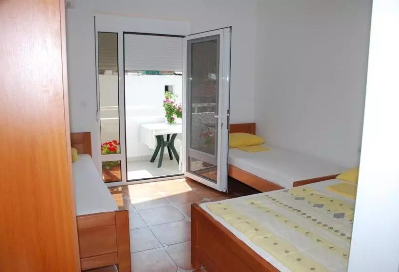 پانسیون Guest House Nura