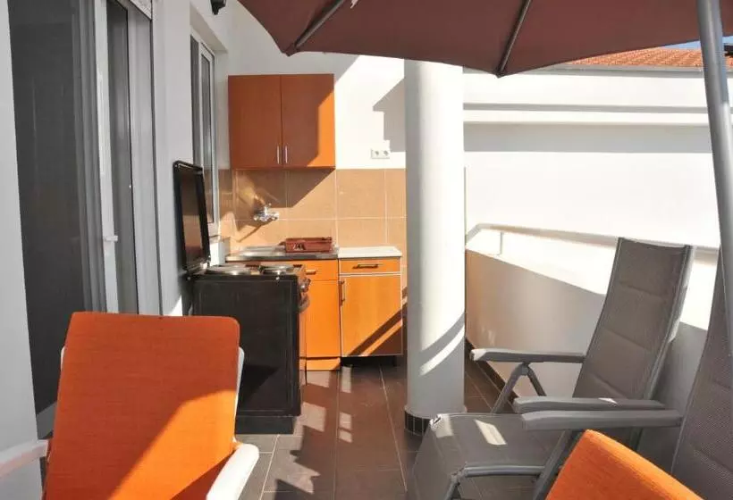 پانسیون Guest House Nura