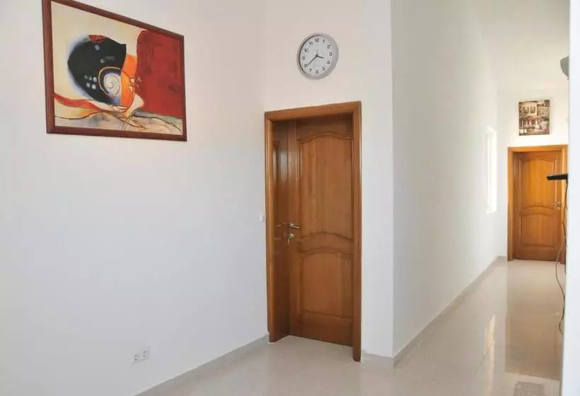 پانسیون Guest House Nura