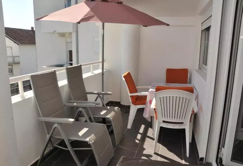 پانسیون Guest House Nura