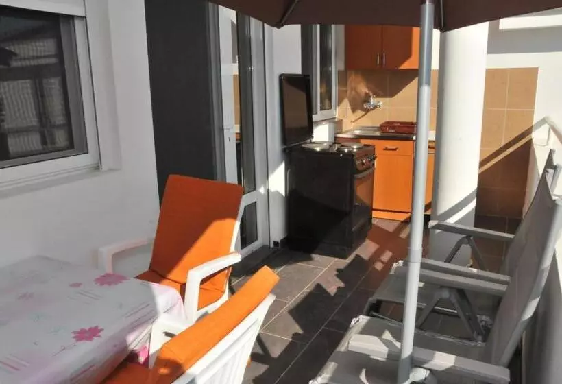 پانسیون Guest House Nura