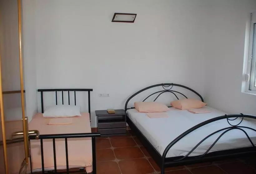 پانسیون Guest House Nura