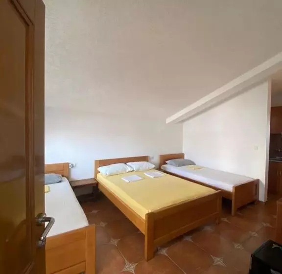 پانسیون Guest House Nura
