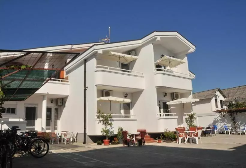 پانسیون Guest House Nura
