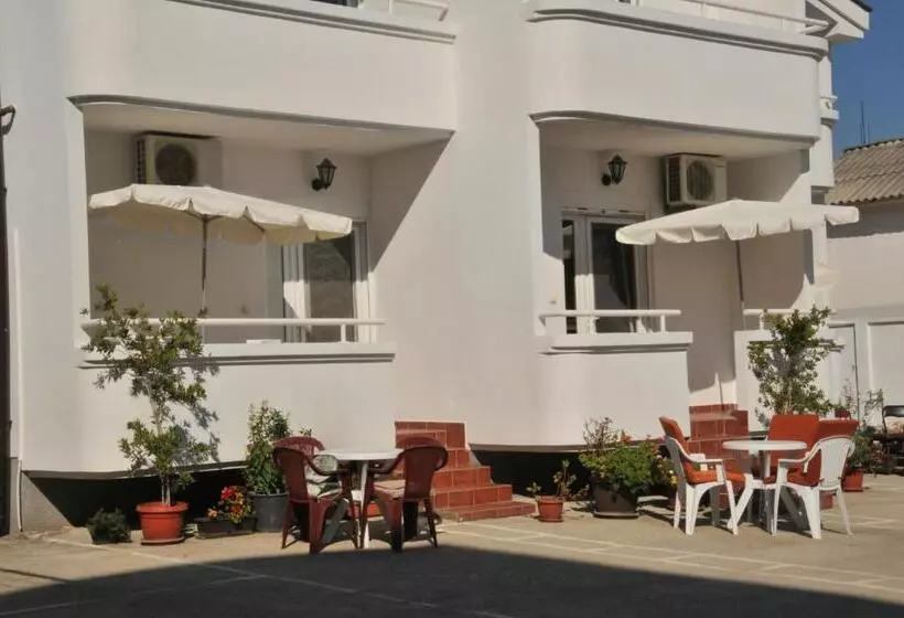 پانسیون Guest House Nura