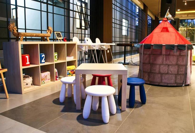 ホテル Balcony  Sukabumi