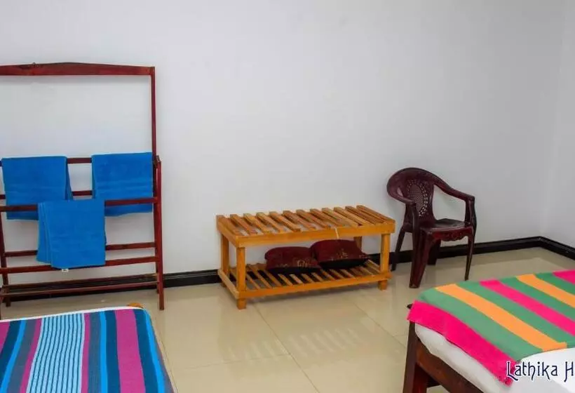 تختخواب و صبحانه Lathika Homes