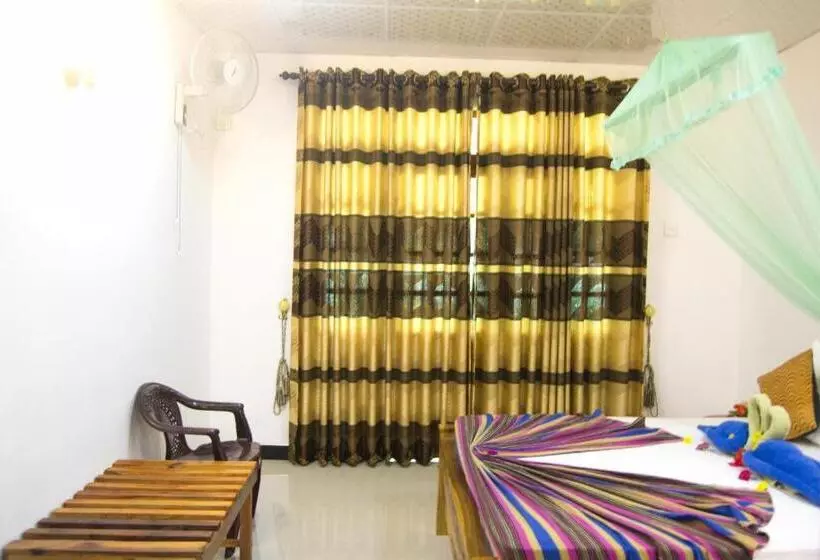 تختخواب و صبحانه Lathika Homes