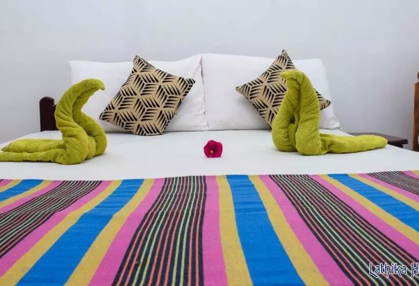 تختخواب و صبحانه Lathika Homes