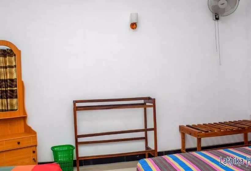 تختخواب و صبحانه Lathika Homes