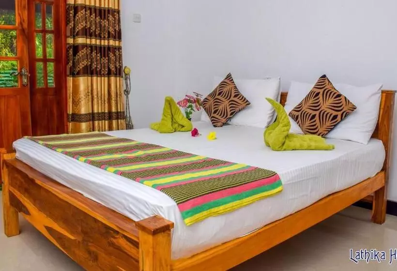 تختخواب و صبحانه Lathika Homes