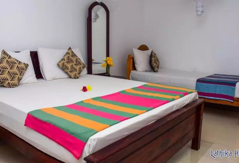 تختخواب و صبحانه Lathika Homes