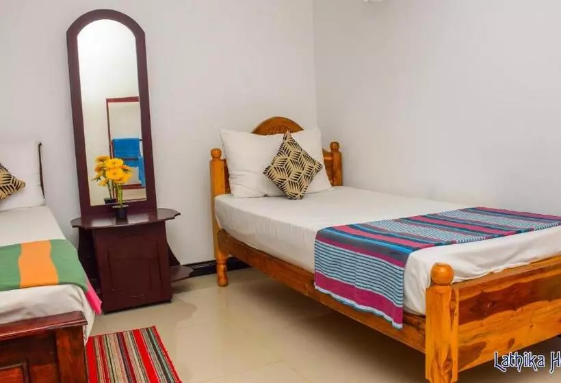 تختخواب و صبحانه Lathika Homes