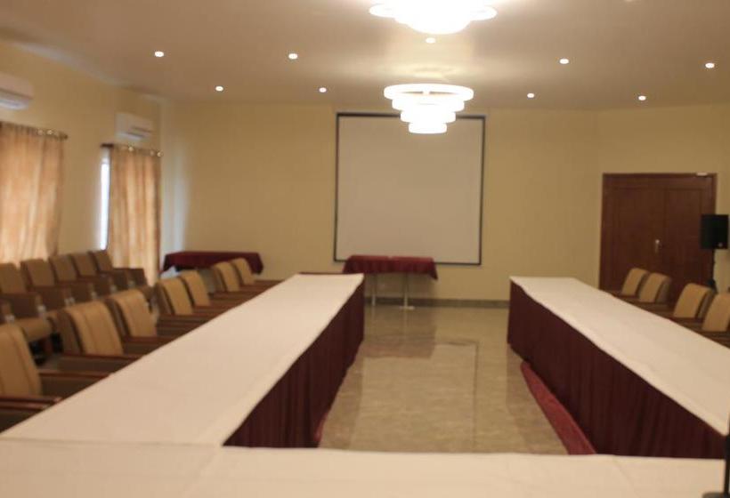 هتل Moon Palace Kolwezi