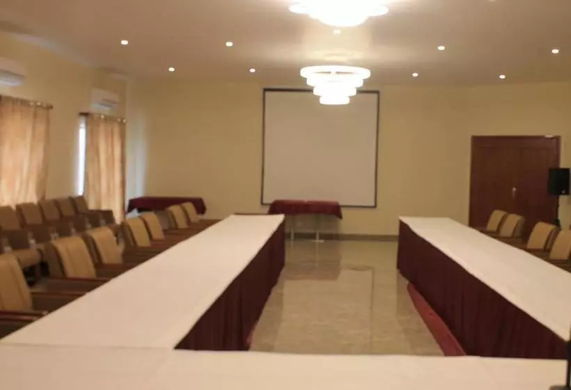 هتل Moon Palace Kolwezi