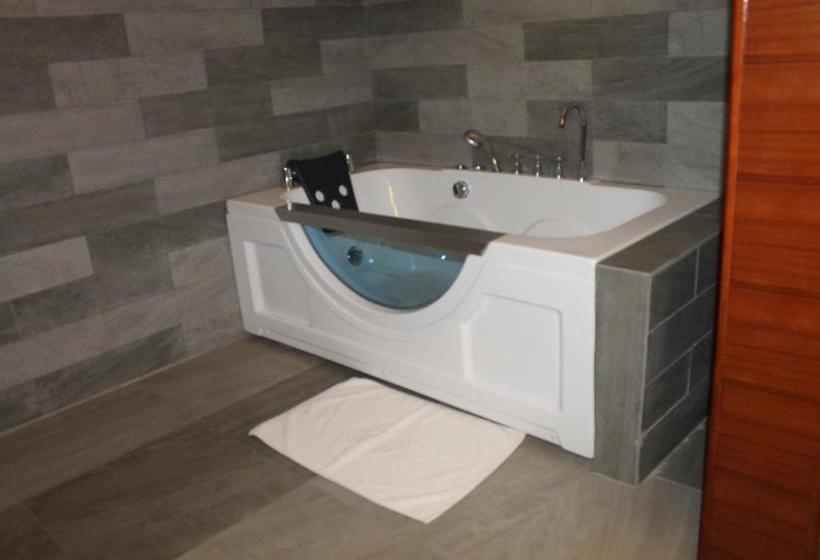 هتل Moon Palace Kolwezi