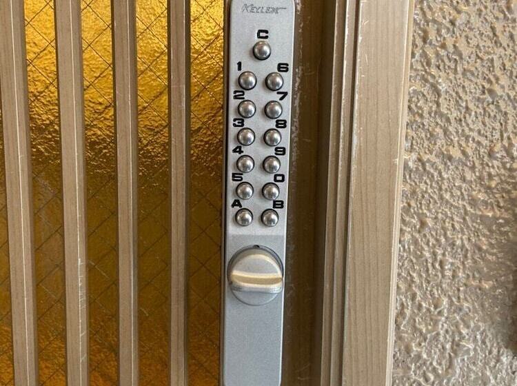 Tsuruya Guesthouse   Hostel