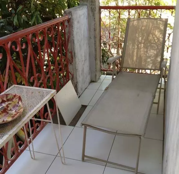 تختخواب و صبحانه Eden Villa Jacmel
