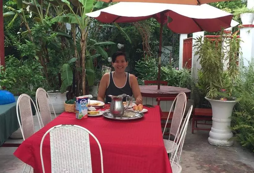 تختخواب و صبحانه Eden Villa Jacmel