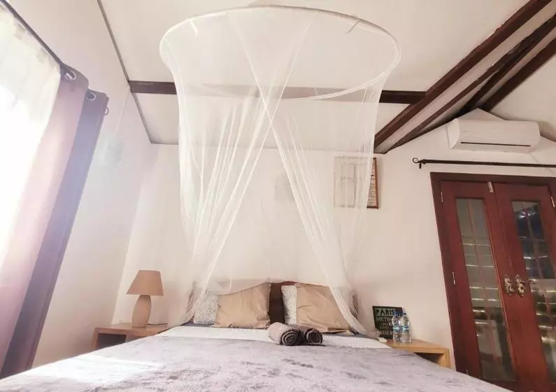 تختخواب و صبحانه Sannyasa Wellness And Spa
