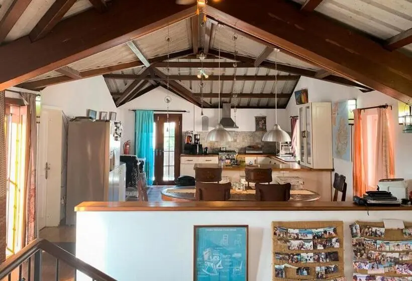 تختخواب و صبحانه Sannyasa Wellness And Spa