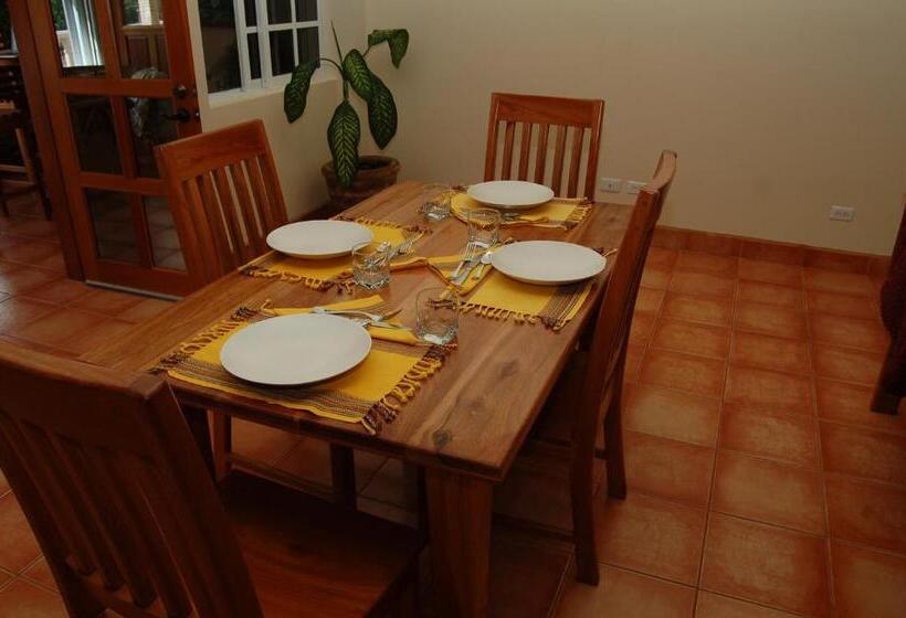 تختخواب و صبحانه Serenity Sands