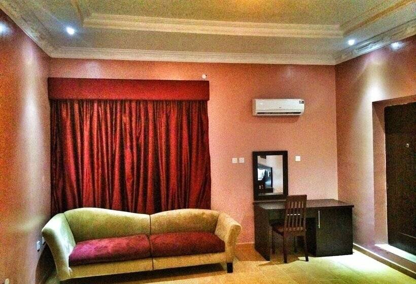 هتل The 09 Suites