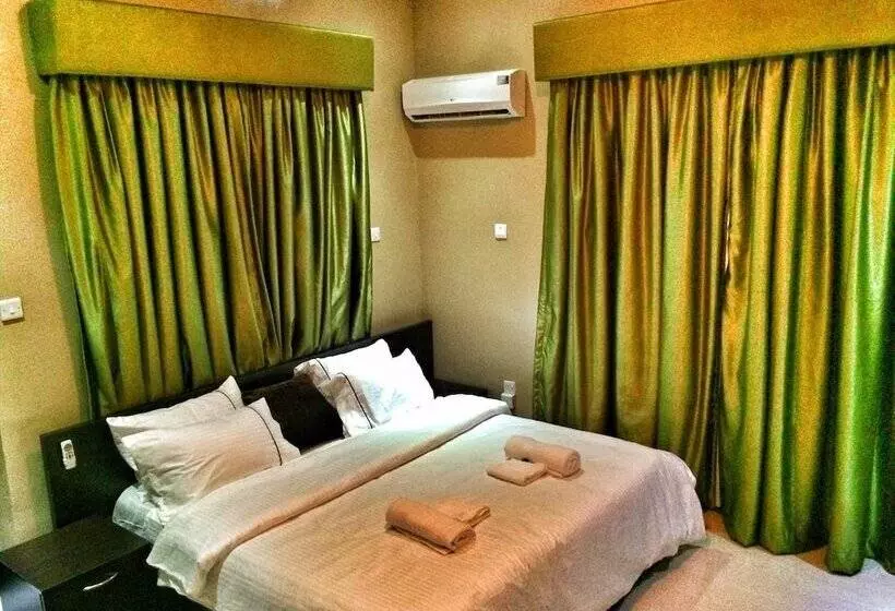 هتل The 09 Suites