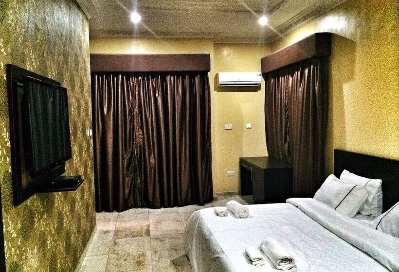 هتل The 09 Suites