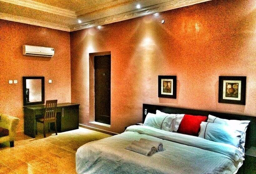 هتل The 09 Suites