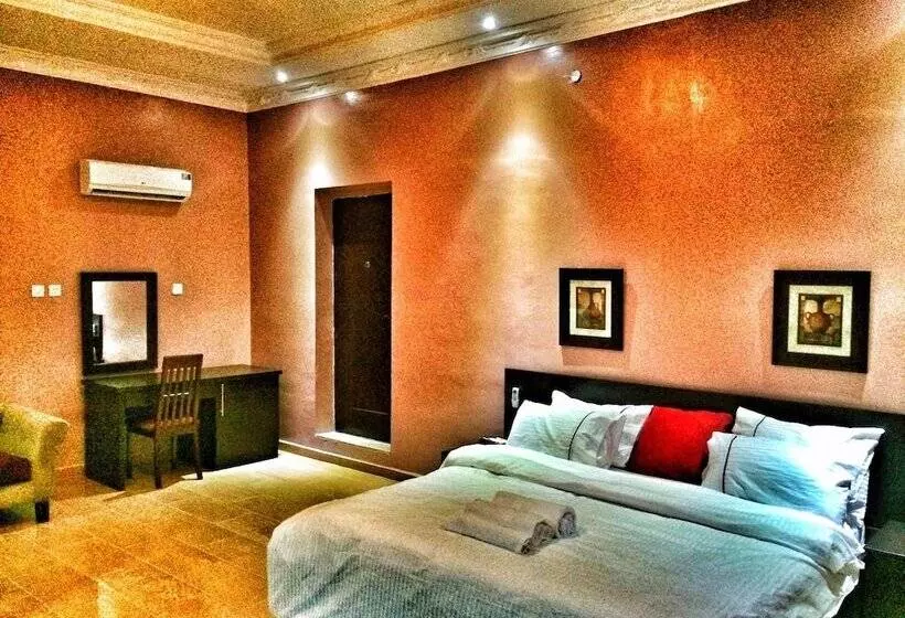 هتل The 09 Suites