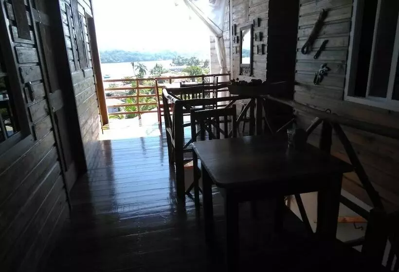 هتل Y Restaurante Casa Escondida