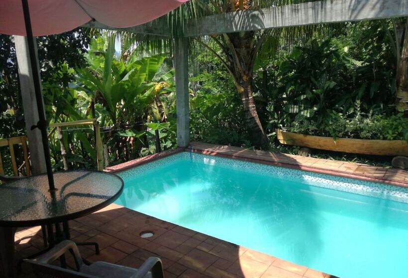 هتل Y Restaurante Casa Escondida