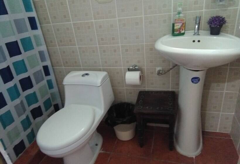 هتل Y Restaurante Casa Escondida