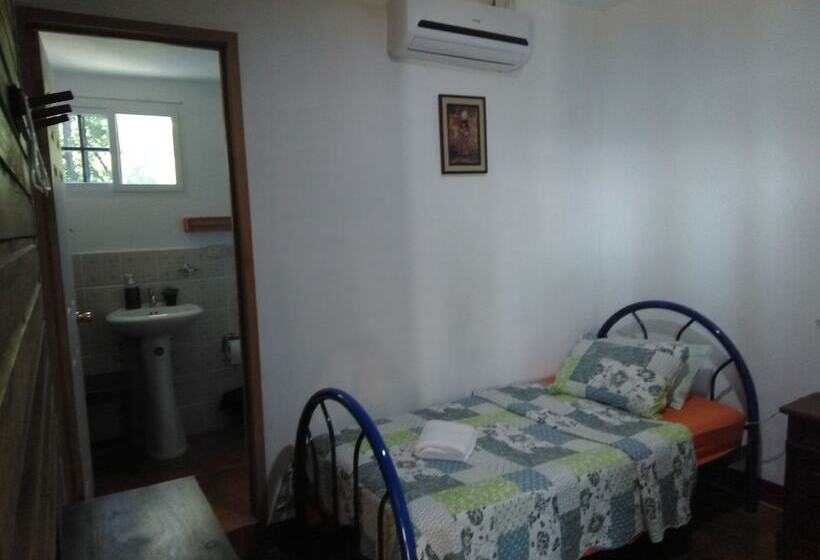 هتل Y Restaurante Casa Escondida