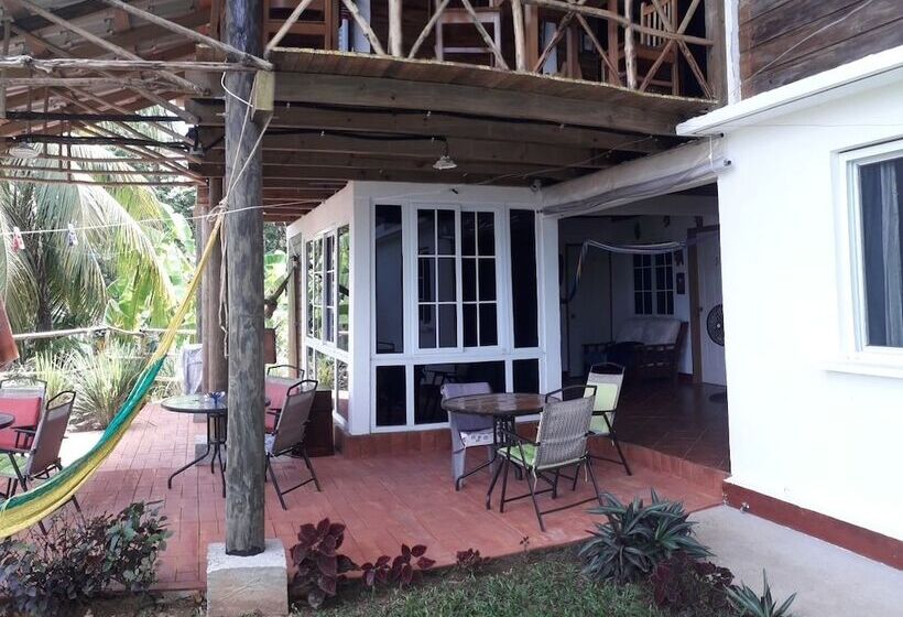 هتل Y Restaurante Casa Escondida