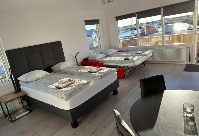 تختخواب و صبحانه Guesthouse Dyngja