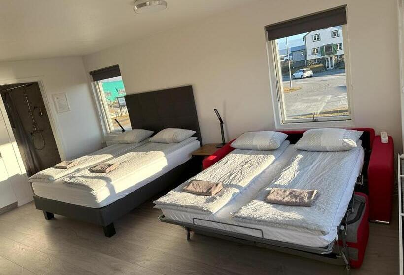 تختخواب و صبحانه Guesthouse Dyngja