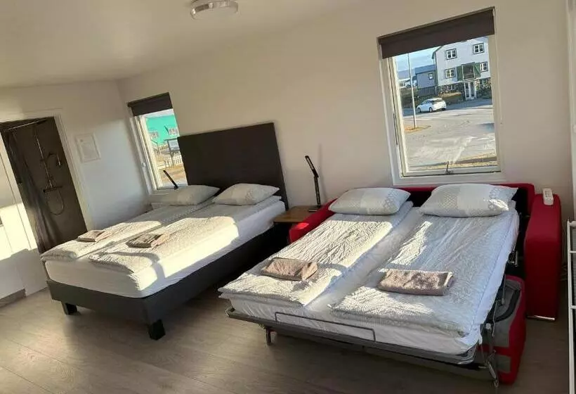 تختخواب و صبحانه Guesthouse Dyngja