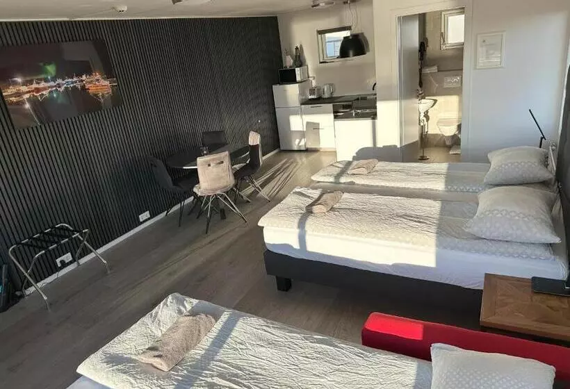 تختخواب و صبحانه Guesthouse Dyngja