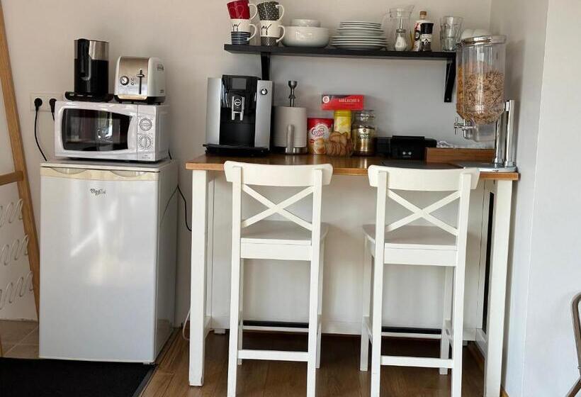 تختخواب و صبحانه Guesthouse Dyngja