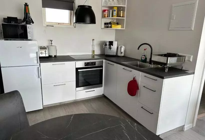 تختخواب و صبحانه Guesthouse Dyngja
