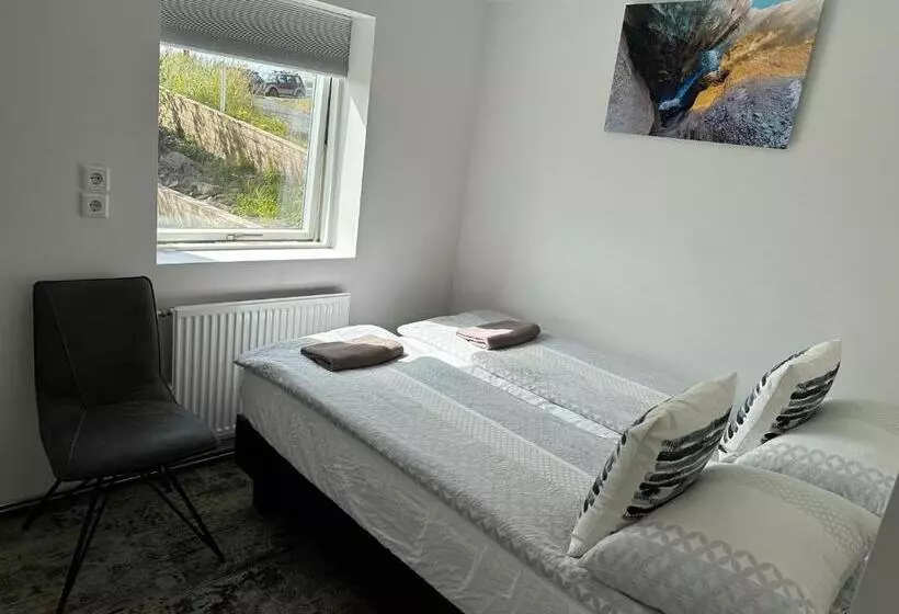 تختخواب و صبحانه Guesthouse Dyngja
