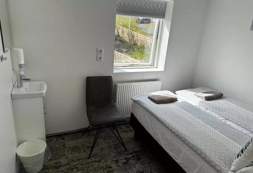 تختخواب و صبحانه Guesthouse Dyngja