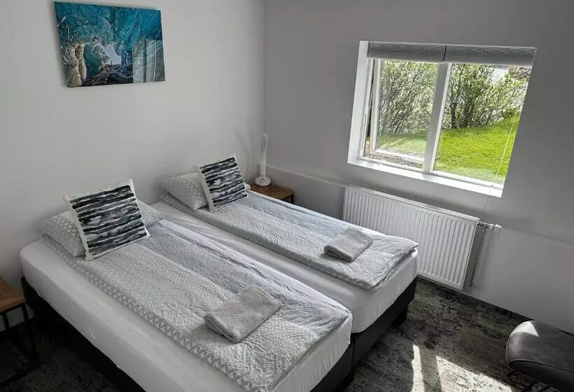 تختخواب و صبحانه Guesthouse Dyngja