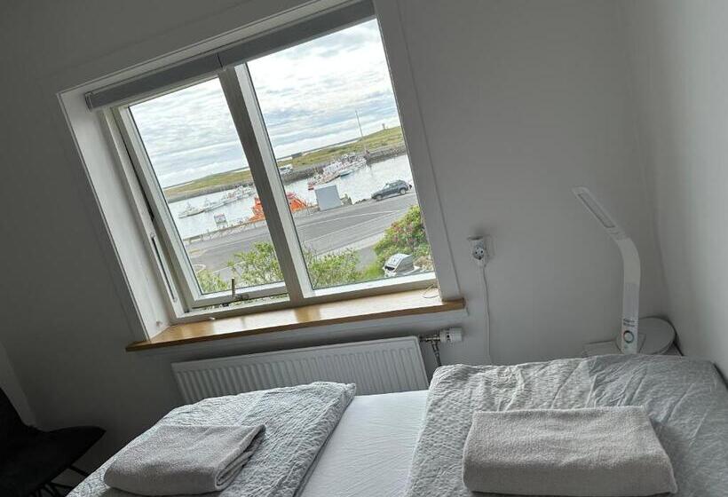 تختخواب و صبحانه Guesthouse Dyngja