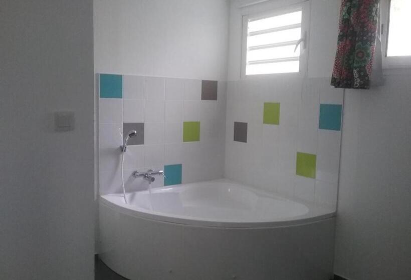 تختخواب و صبحانه Les Canneliers